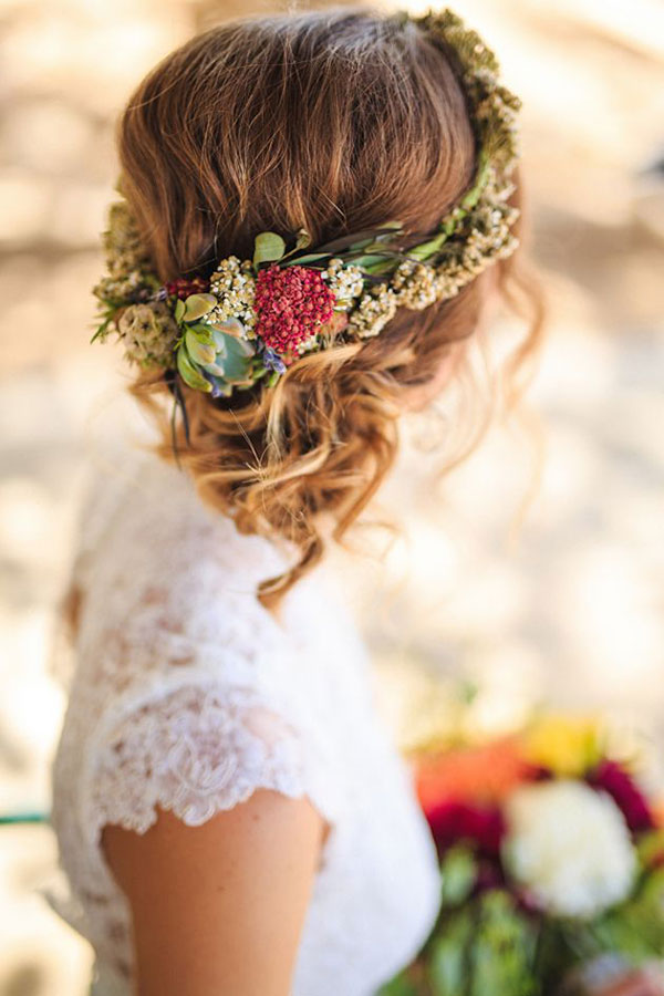 Peinados con flores naturales para novias